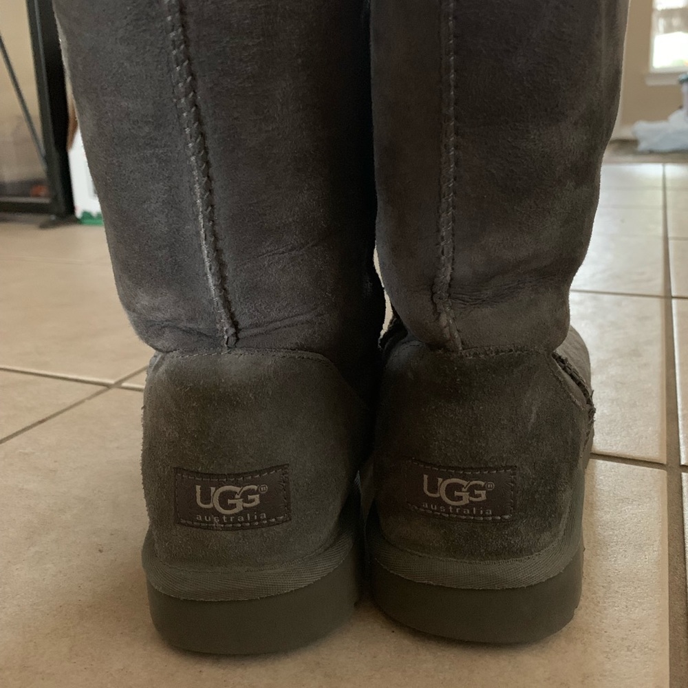 Size 10 Grey Uggs- gently worn!